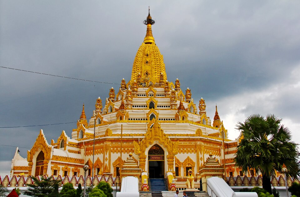Pagoda golden gold