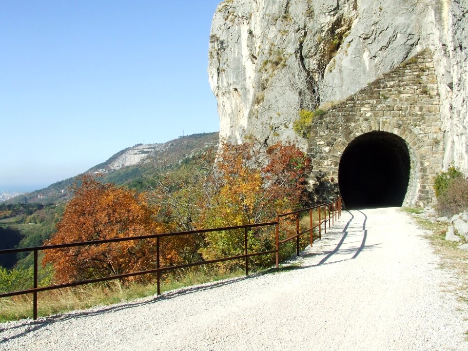 Landscape gallery tunnel