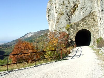 Landscape gallery tunnel photo
