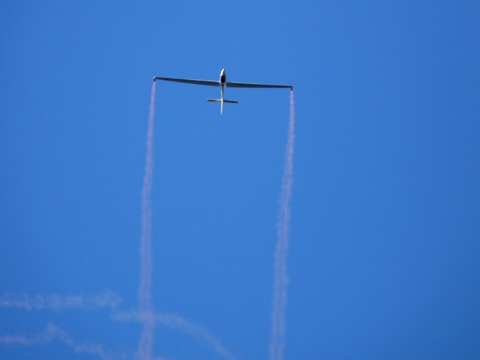 Aircraft stunt smoke bombs