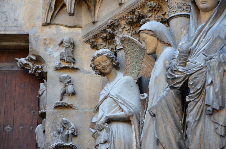 Divine smile france history