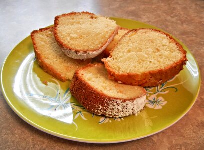 Sliced caked confectioners sugar