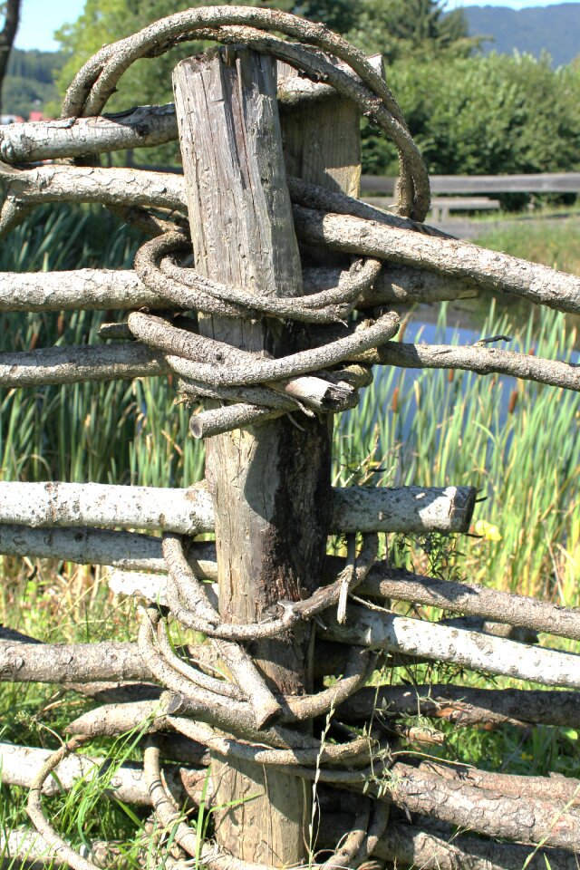 Hand labor fence part braided