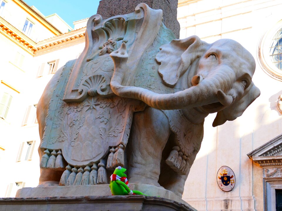 Sculpture stone figure frog