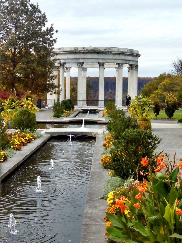 New york gardens tholos