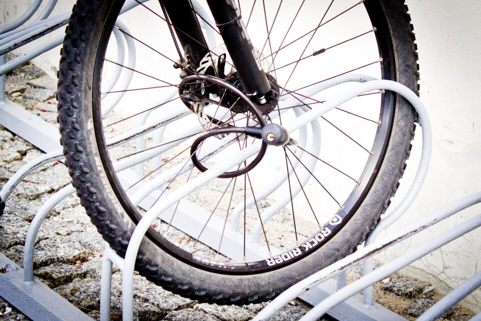 Bicycle link by bike spokes