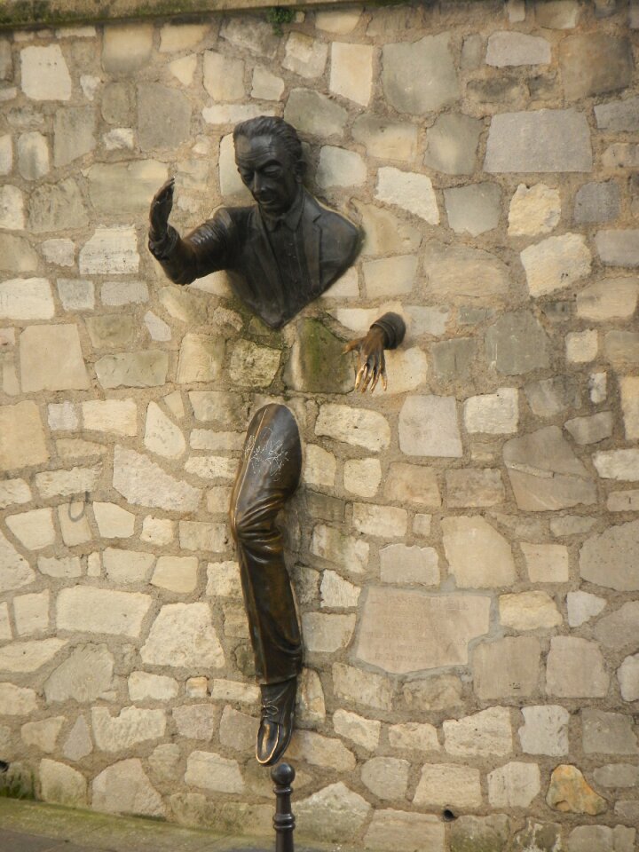 Wall pass man standing montmartre