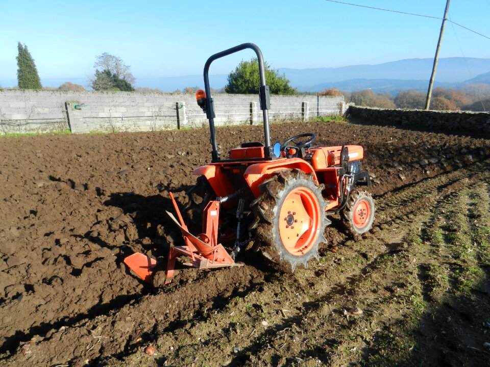 Tractor orchard plow