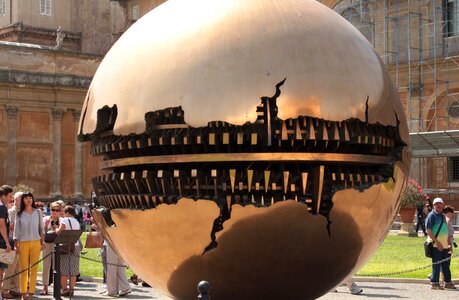 Museum gold architecture