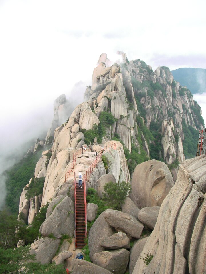 Mt seoraksan a sea of ​​clouds clouds and mountains