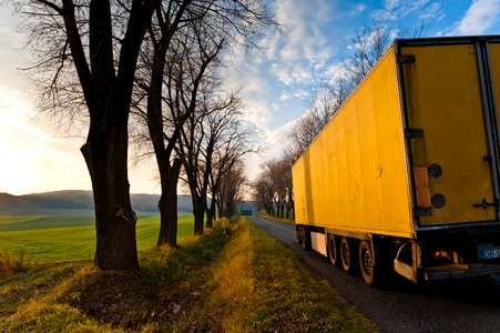 Truck trailer way