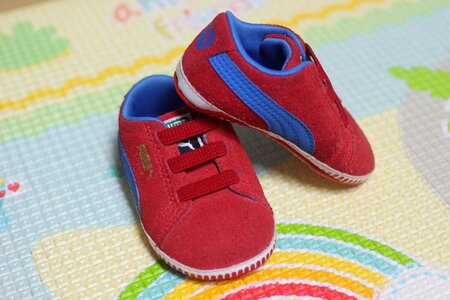Baby shoes red