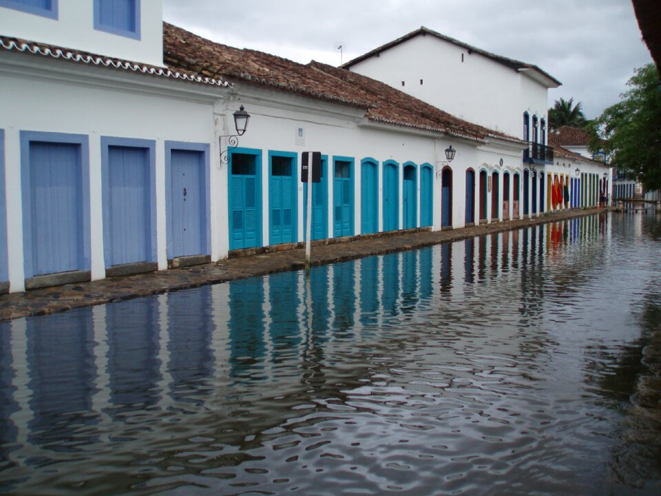 Parati colonial city high tide