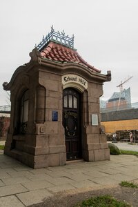 Port landungsbrücken hamburg