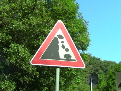 Avalanche warning falling