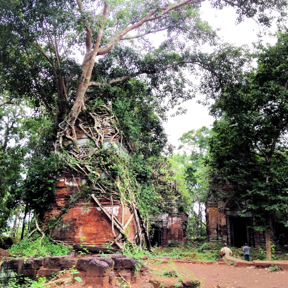 Angkor thom temple cambodia