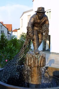 Fountain water feature sculpture photo