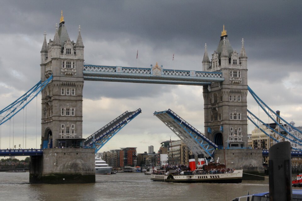Tower bridge drawbridge transportweg