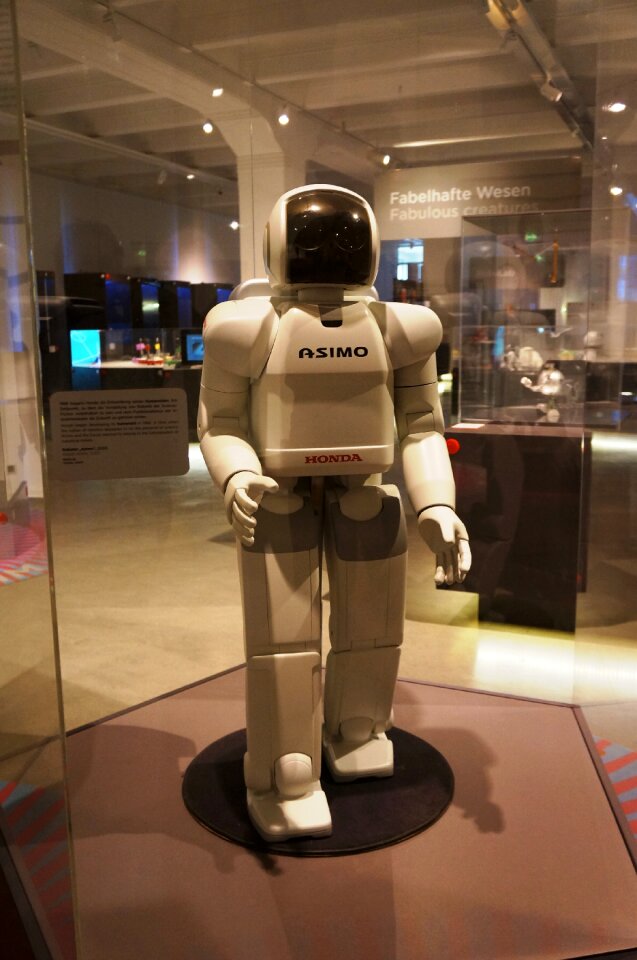 Machine exhibition artificial