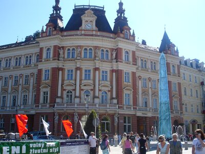 Source clock sculptures photo