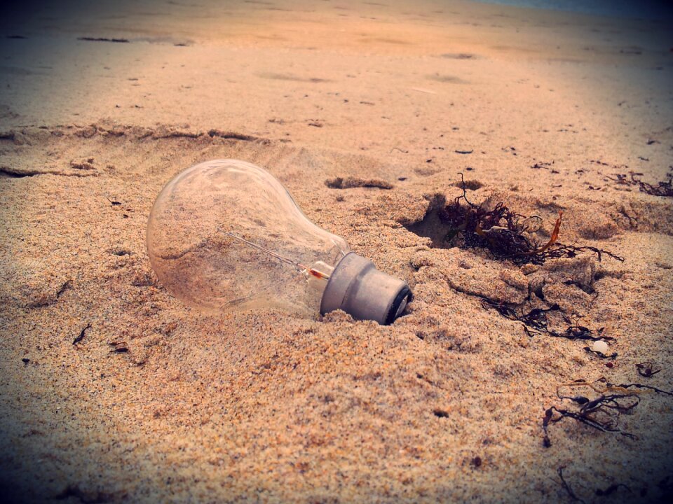 Bulb loneliness sand