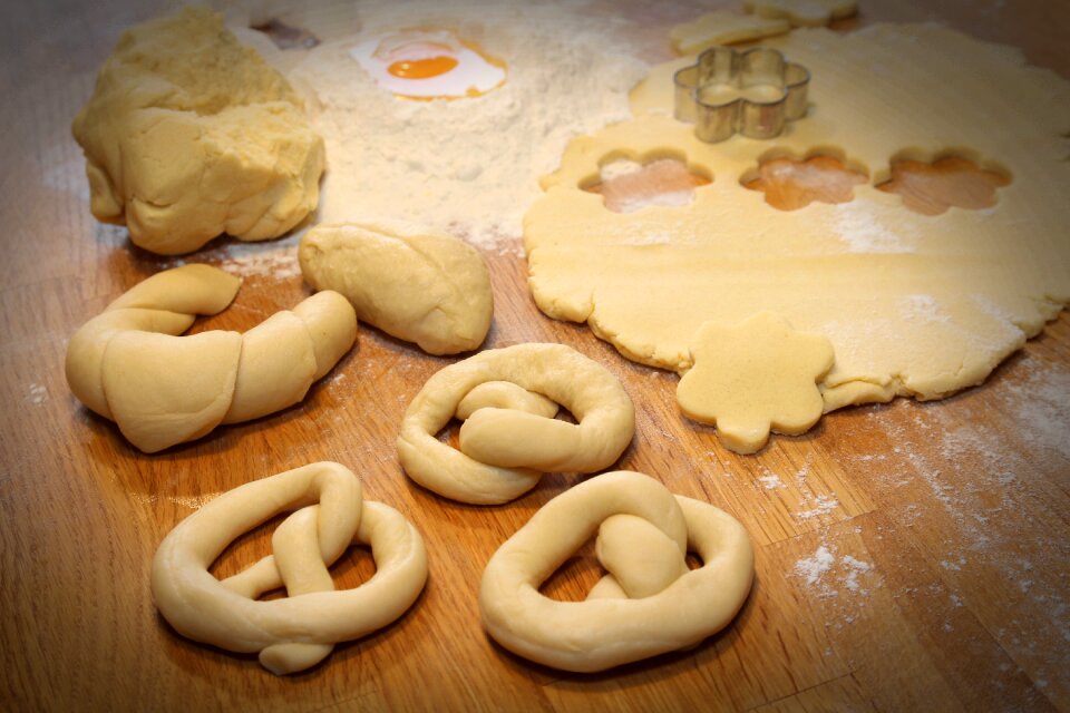 Small cakes ingredients hand labor