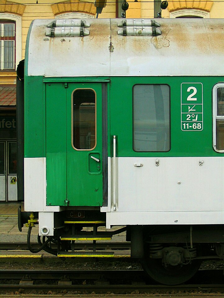 Wagon door passengers