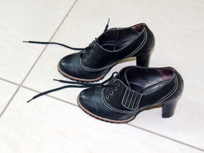 Details shoe laces paul