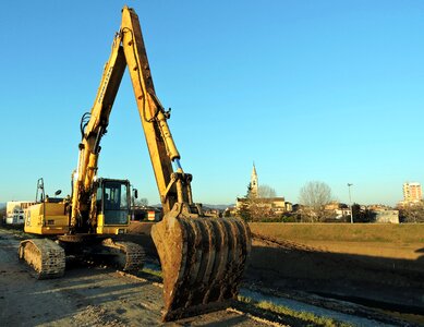 Earthmoving levee bucket