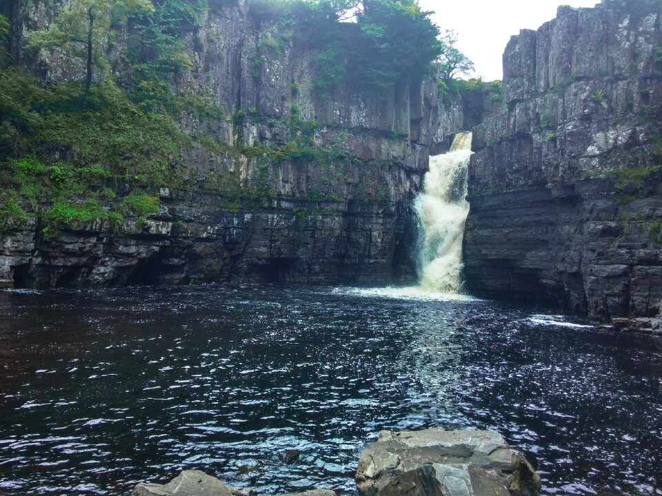 Landscape rock cascade