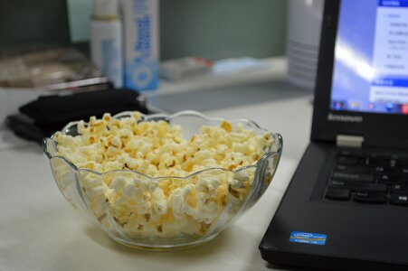 Popcorn computer desk