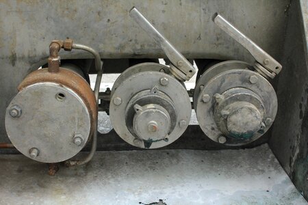 By machine axle parts mechanism