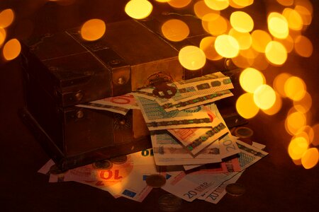 Lighting paper money coins