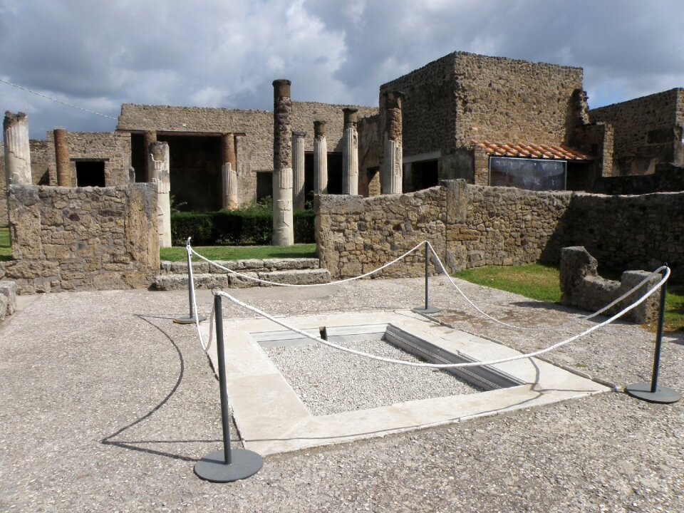 Italy history columns