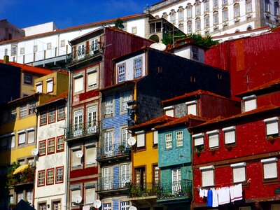 Facade artistic port
