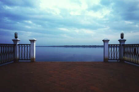 Water fence gate