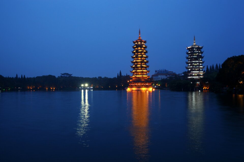 Lake night view guilin