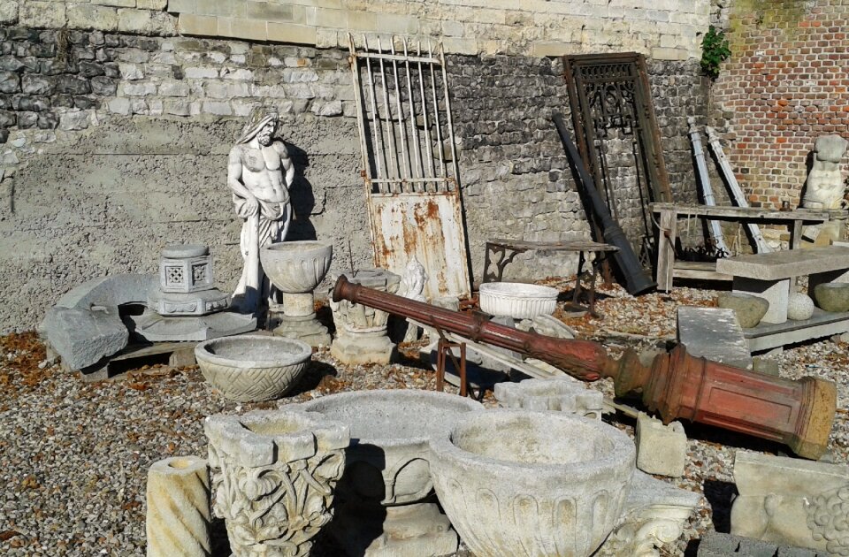 Rock carving troughs bucket