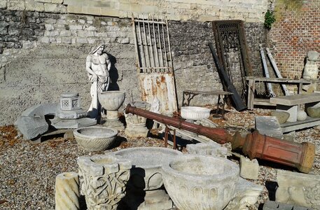 Rock carving troughs bucket