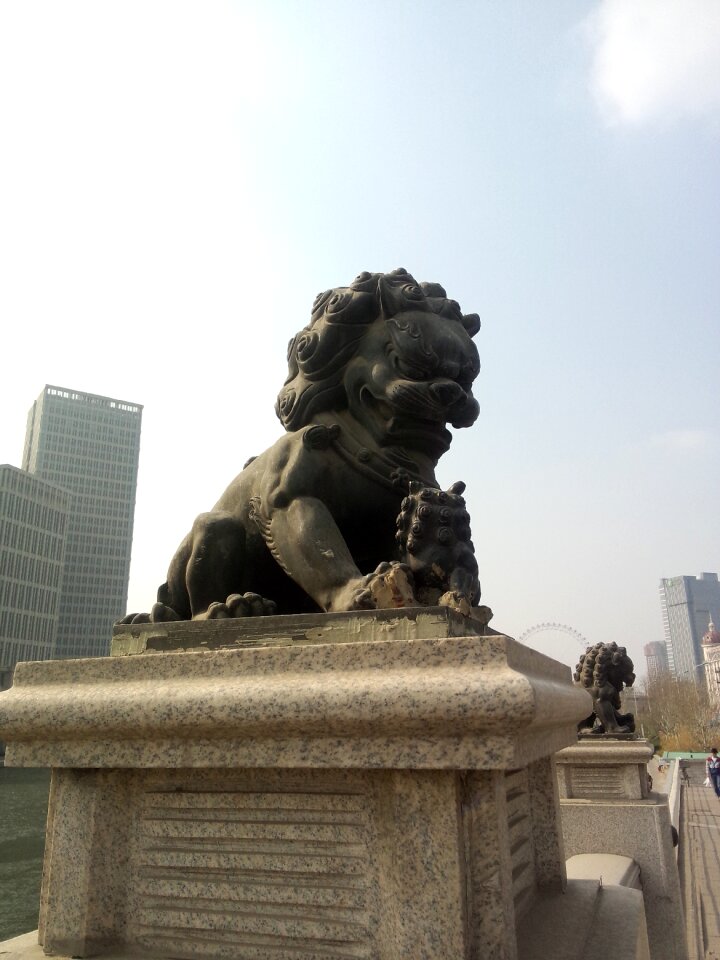 Sculpture mighty momentum