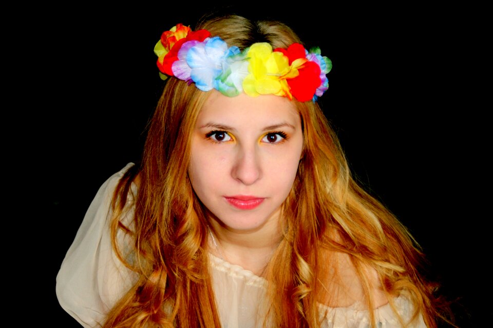 Blond hair wreath eye