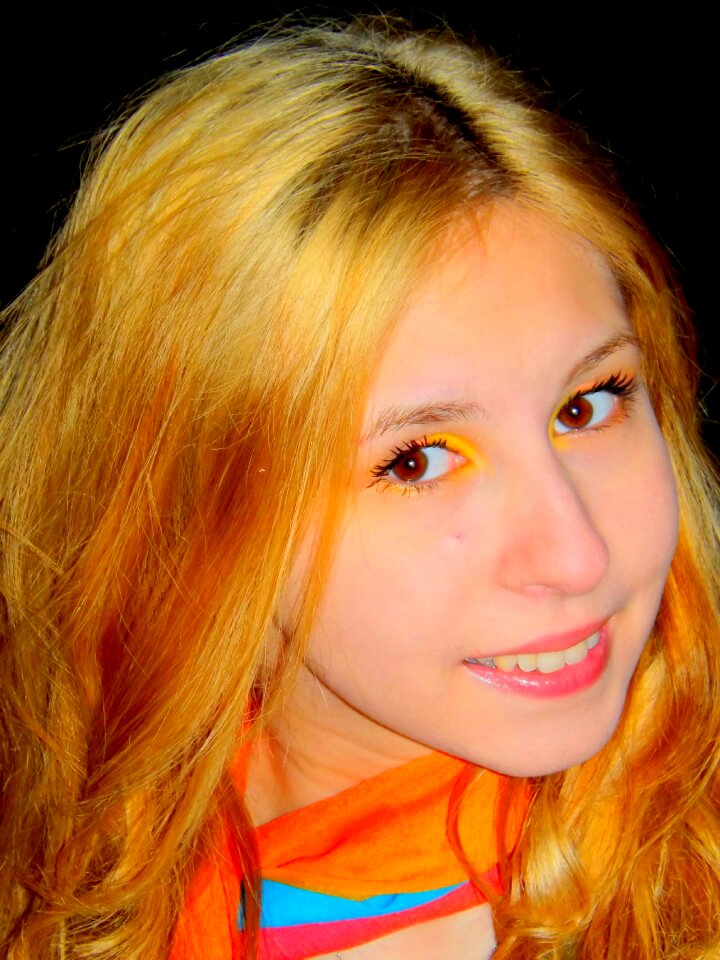 Blond hair eye brown