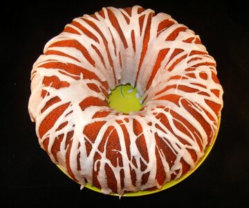 Bundt cake confectioner sugar