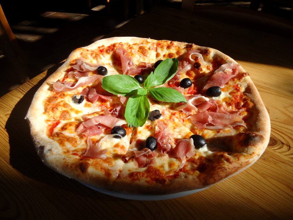 Pizza marherita capriciosa