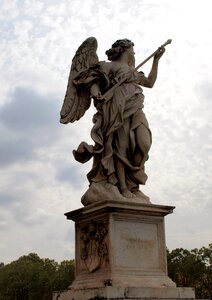 Statue the vatican dim