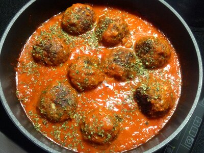 Onion cook tomato sauce