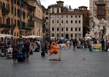 Rome alive statue
