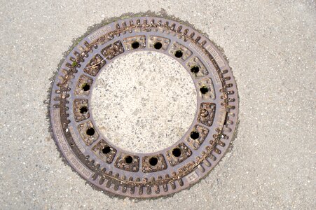 Road manhole cover gulli