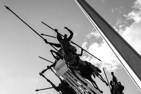 Horse head four legged battle