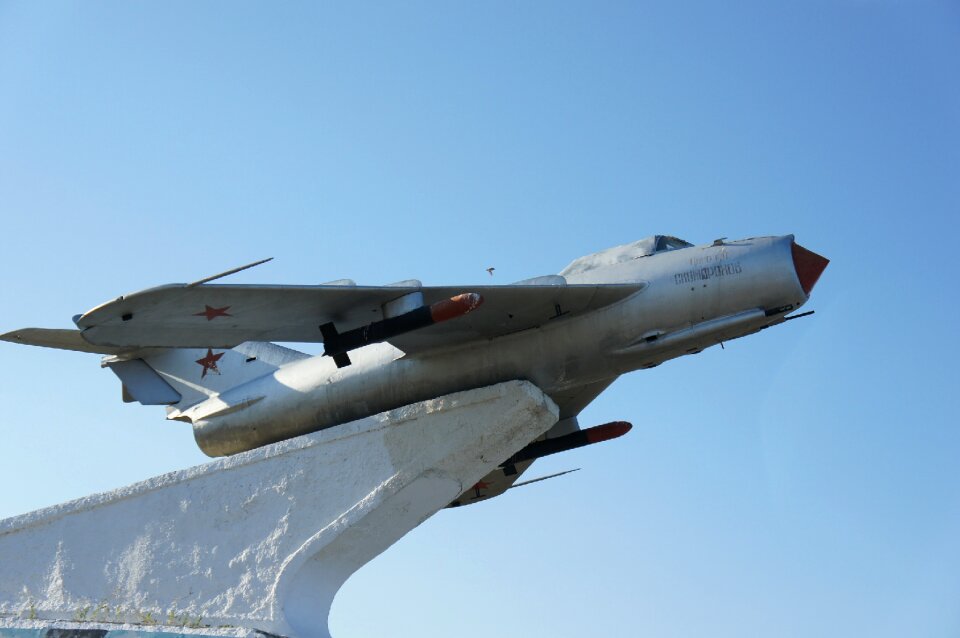 Monument plane fighter